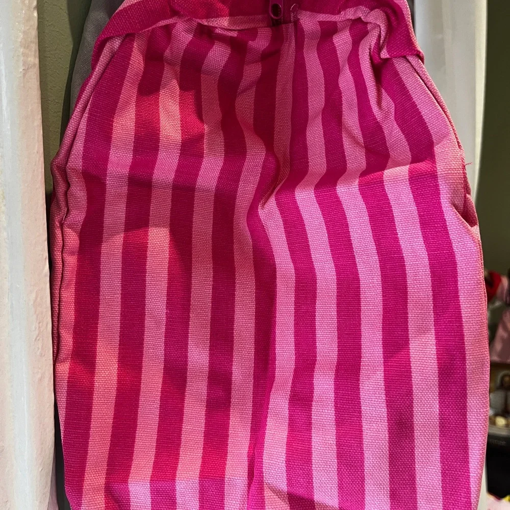 Victoria's Secret Pink Striped Tote Bag with Bold Design - Picture 6 of 8